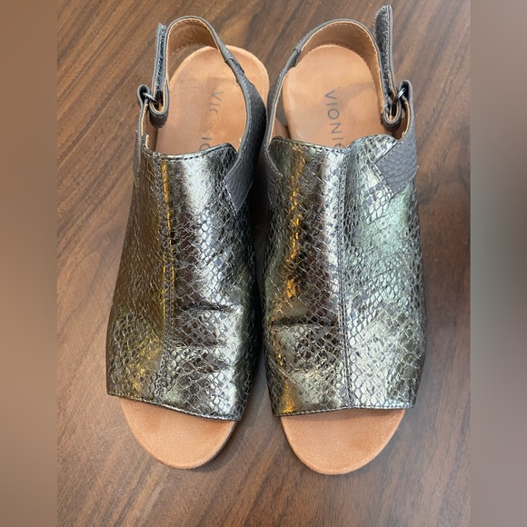 VIONIC Tatiana Adjustable Peep Toe Wedge Sandal - Picture 4 of 6